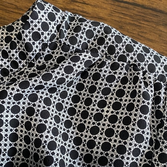 𝅺Cynthia Rowley black and white long sleeve pull over blouse size L - Picture 3 of 4